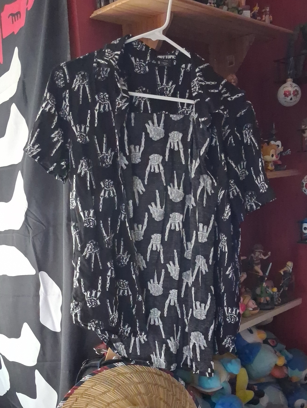 Hot Topic Skeleton Hand Men's Button Up Shortsleeved Shirt